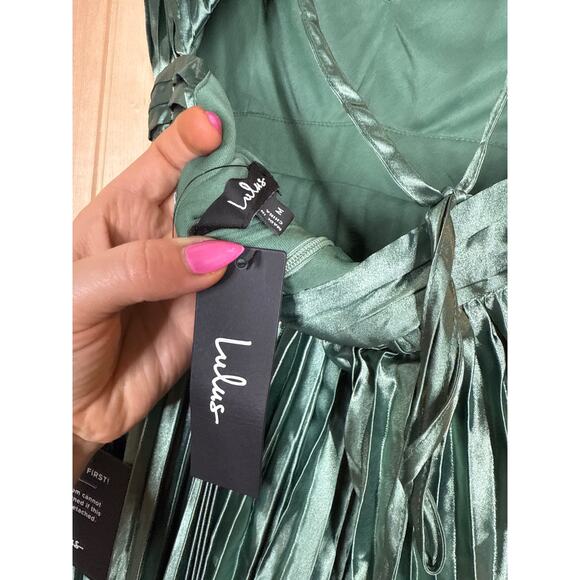 NWT Lulus Exceptional Drama Sage Green Satin Lace-Up Pleated Maxi Dress Bride M - Picture 5 of 8